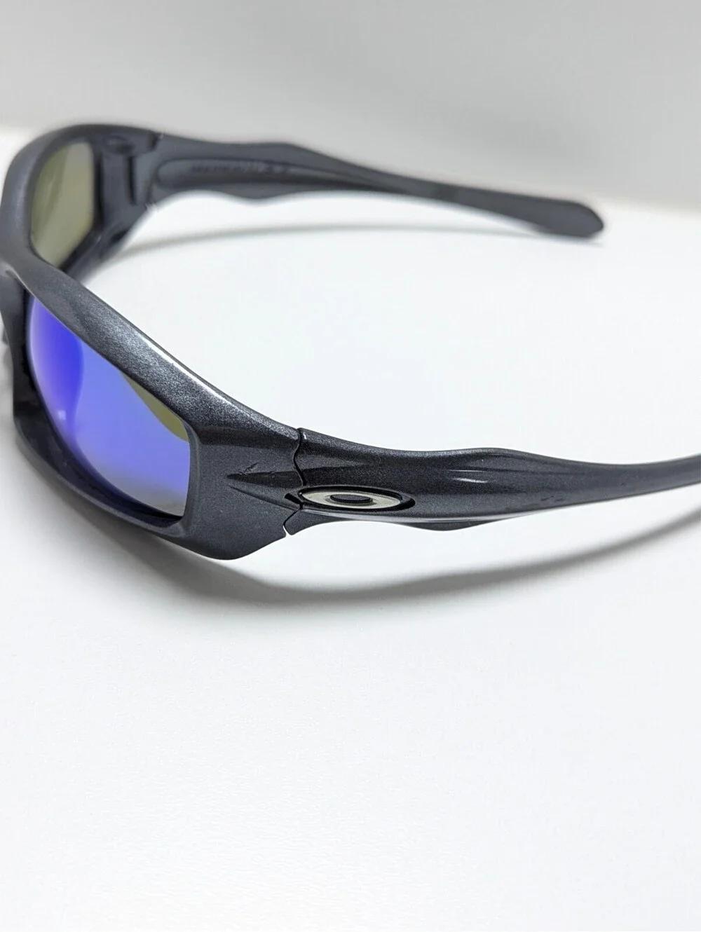 Oakley Monster Pup Blue Lens Polished Grey Silver Wrap Men’s Sport Sunglasses